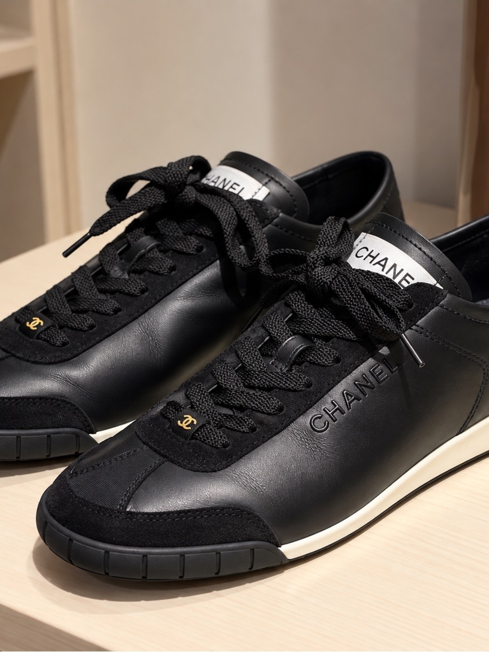 Almost new CHANEL Black Leather sneaker